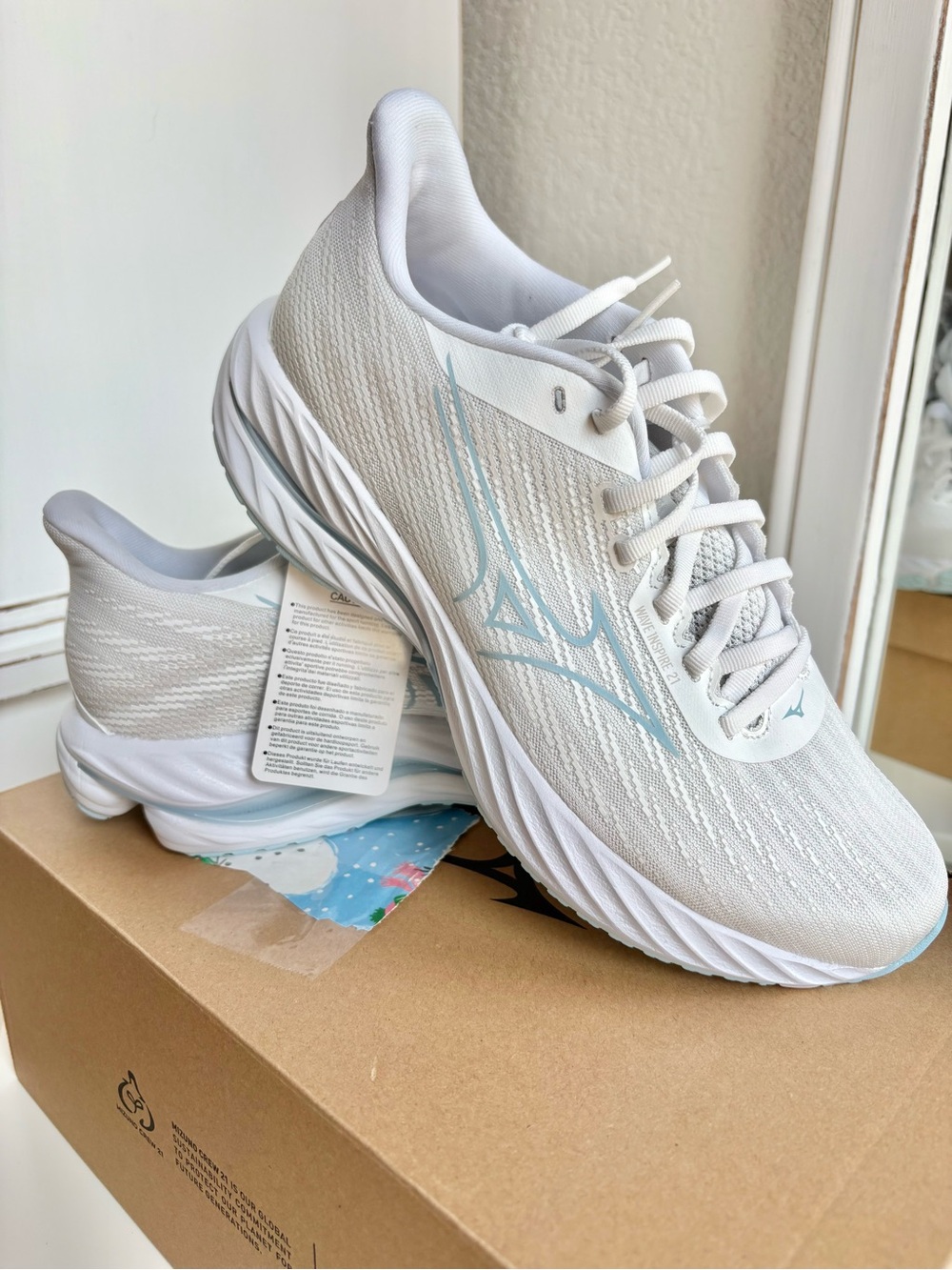 Mizuno Women's White Sneakers with Light Blue Logo Accents